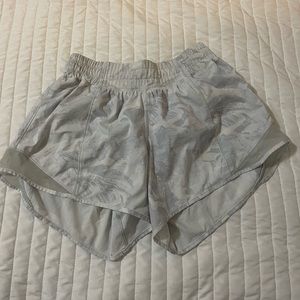Lululemon hotty hot shorts!! Size 4 tall